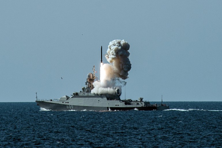 Ракета Калибр стартует с корабля
